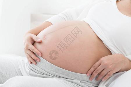 孕妇的胃收缩背景图片
