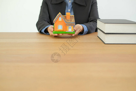 房地产代理商不动产租赁商房屋模型房东图片