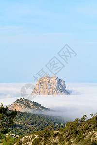 山峰有天秋清晨在西班牙伊比萨巴利阿里群岛圣约瑟普德萨塔拉亚图片