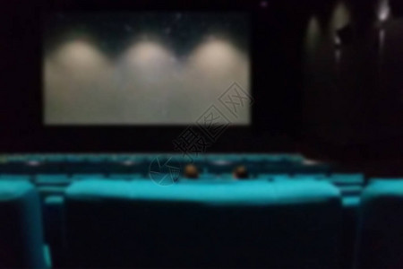 蓝色座椅的模糊剧院背景图片