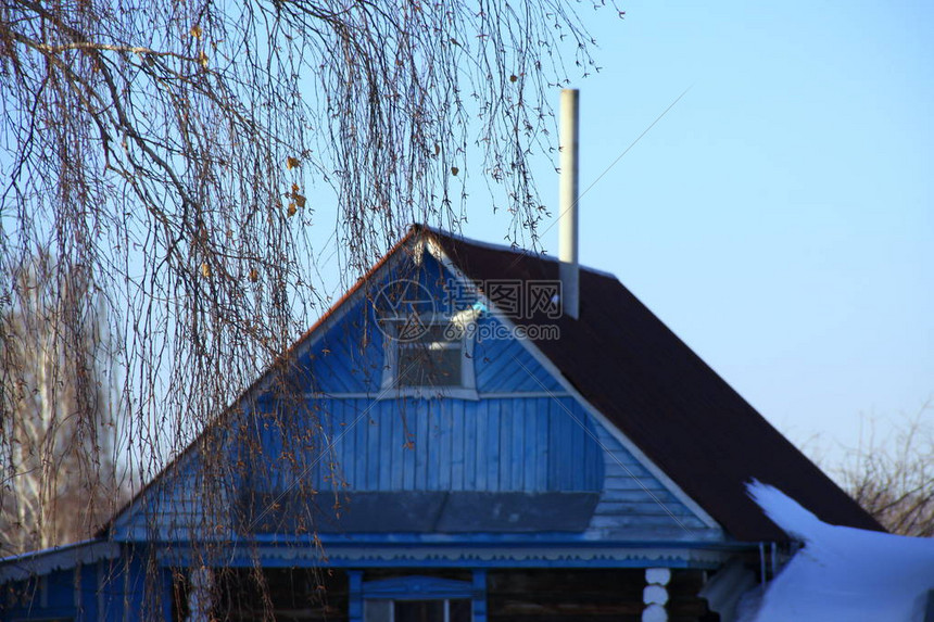 蓝色旧房子图片