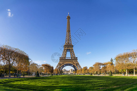 埃菲尔铁塔全景法国参观人数最多的纪念碑和巴黎背景图片