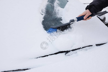 铲车比雪图片