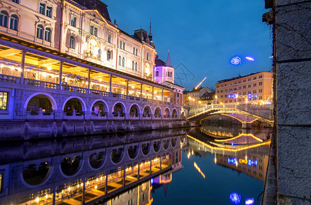 Ljubljanica河和三桥背景图片