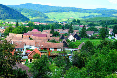 罗马尼亚特兰西瓦尼亚Apod村典型的农村地貌和农民住房图片