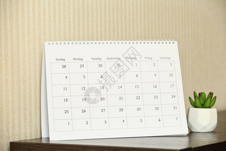 翻转桌上的日历背景图片