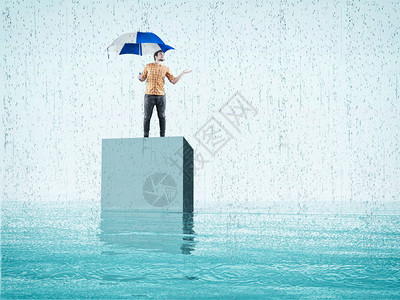 年轻人雨伞在雨中打开图片