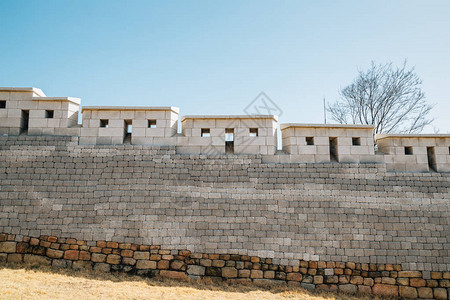 韩国首尔的韩国传统堡垒石墙图片