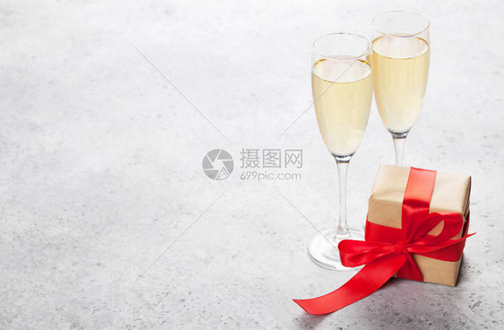 情人节贺卡香槟和礼物盒图片