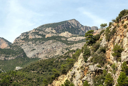 加泰罗尼亚山脉与背景中的图片