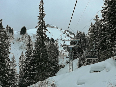 瑞士HoghYbrig的滑雪电梯滑雪图片