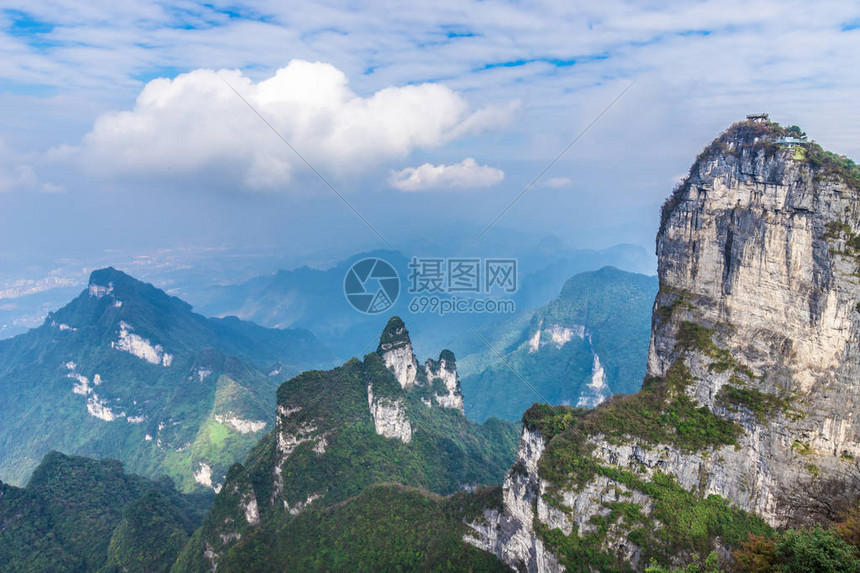 在天门山公园湖南的张图片