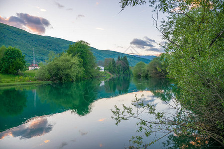 黑山区风景如画的普拉夫湖图片