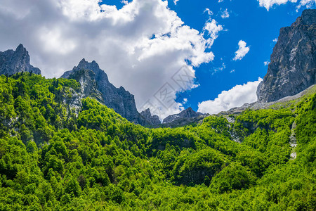 高山雪峰美景图片