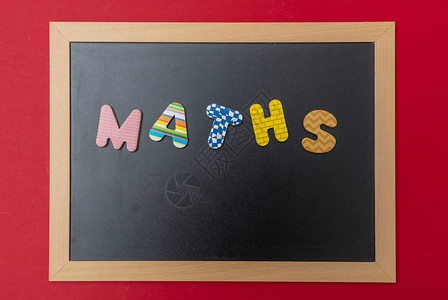 学校数学概念带木框的黑色板单词彩色字母的文本数图片