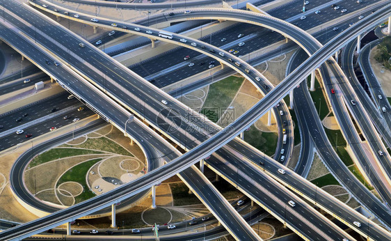 高速公路交汇处城市交通桥物流的鸟瞰图道路和车道十字路口图片