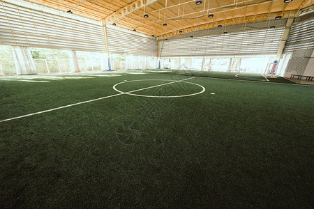 室内足球训练场的曲线图片