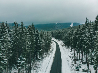 高山暴风雪过浪冬季时图片