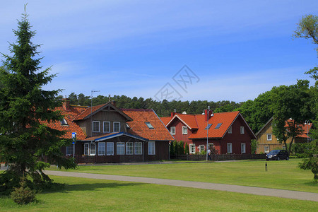 传统的立陶宛乡村木屋和半木屋Juodkrante图片