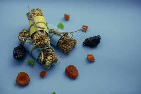 健康食品穆斯利谷条的零食干果和罐头水果图片