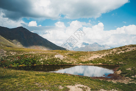 照片来自格鲁吉亚洲的绿色山地和图片