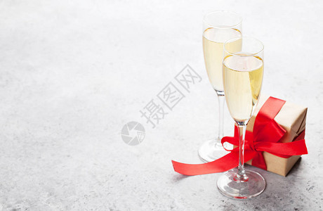 情人节贺卡香槟和礼物盒图片