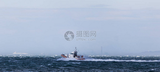 暴风雨中的海岸警卫队图片