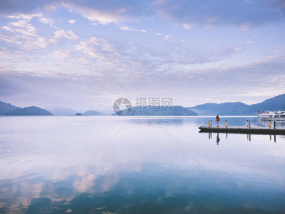 日月湖风景天色在皮尔旺德鲁斯特图片