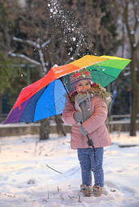 在寒冬下雪时雨图片