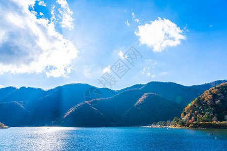 日本秋天叶马纳希岛的川口子湖周围美高清图片下载正版图片505678231摄图网