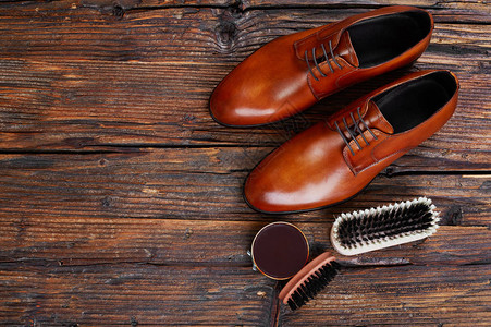 男士皮鞋和木材护理产品图片