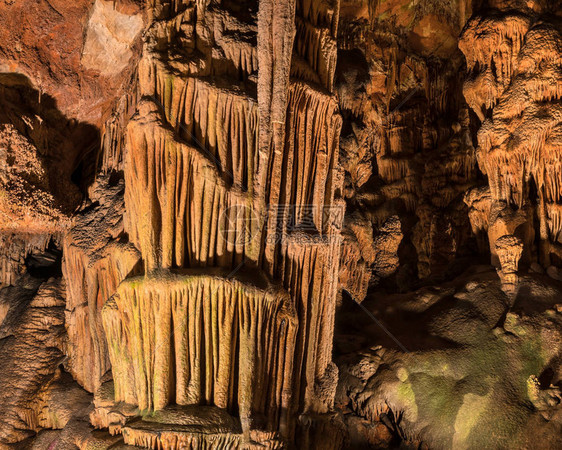美丽的洞穴结构地底深处有斯塔拉图片
