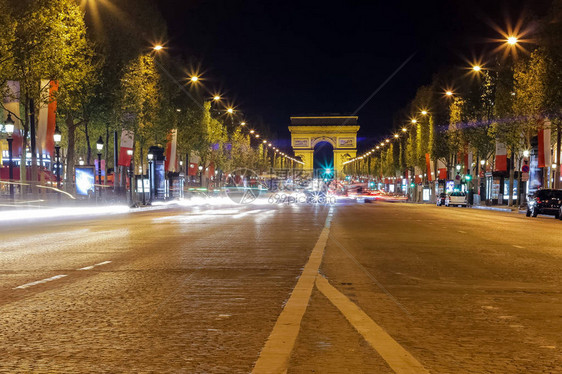 法国巴黎的Arcdethriomphe在夜间高峰时段交通图片