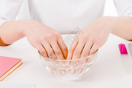 在洗手间握手指的妇图片