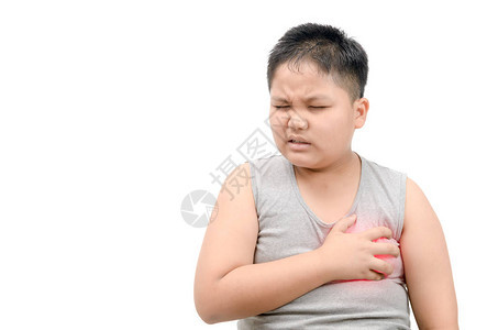 肥胖的男孩从白色背景中分离出的急疼痛中捂住胸口心脏病发作症状医疗保图片