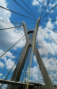 现代建筑现代桥梁连接两个不同的点世界斜拉桥图片