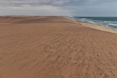 纳米贝沙漠的照片与沙漠丘的海岸线非洲安图片