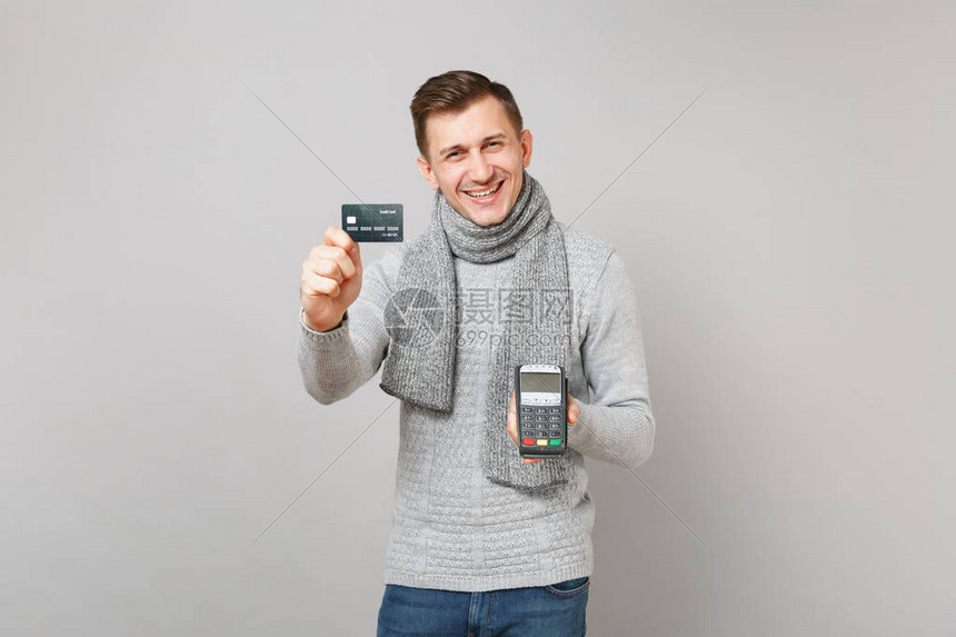 揭秘打着支付服务商名义违规运作的彩虹易支付诈骗平台的虚假资质与违法经营轨迹