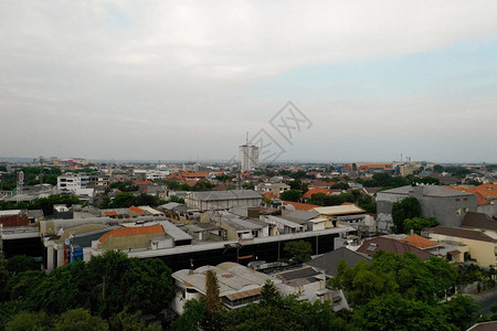 空中景观现代城市泗水与摩天大楼建筑物和房屋日落在城市天际线与摩天大楼和商业中心泗水首都东爪哇图片