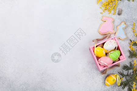 复活节鸡蛋和黄色花朵贺卡顶端风图片