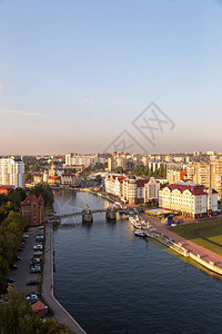 加里宁格勒市中心日落的光芒欢乐桥鱼村普雷戈利亚河图片
