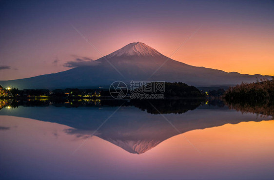 日本藤川口子日落时富士山图片