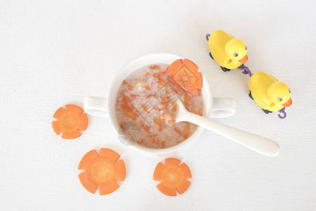 混合米粥和胡萝卜健康食品保健婴儿吃早餐装饰平图片