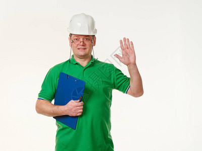 建筑工人的手臂被折叠脸上有严肃的表情图片