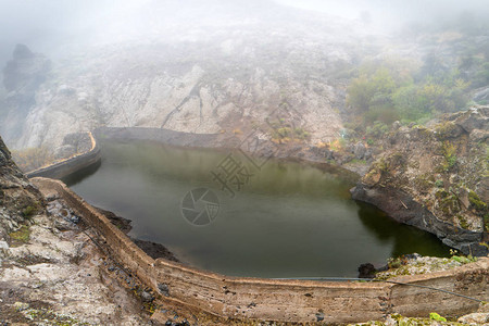 加那利岛自然山地景观岩石和湖泊图片