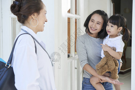 女儿科女儿科医生带小女儿图片