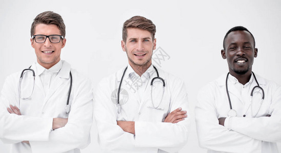 3个成功的医生治疗师站在一起专业精神概念图片