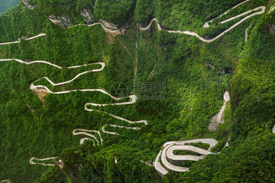 天门山自然公园山路中图片