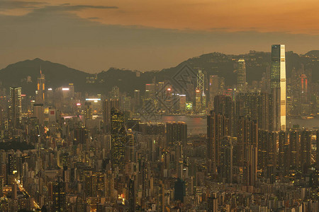 黄昏时分的香港城市鸟瞰图图片