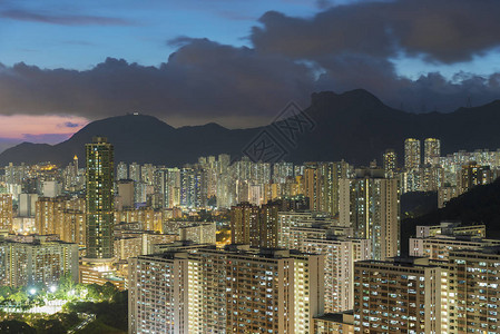 黄昏时分的狮子山和香港城市天际线图片
